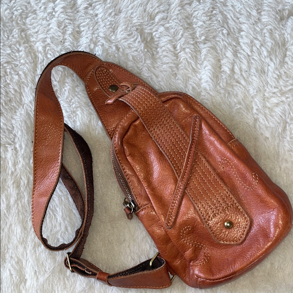 Vinsor Brown Leather Crossbody Sling Bag
